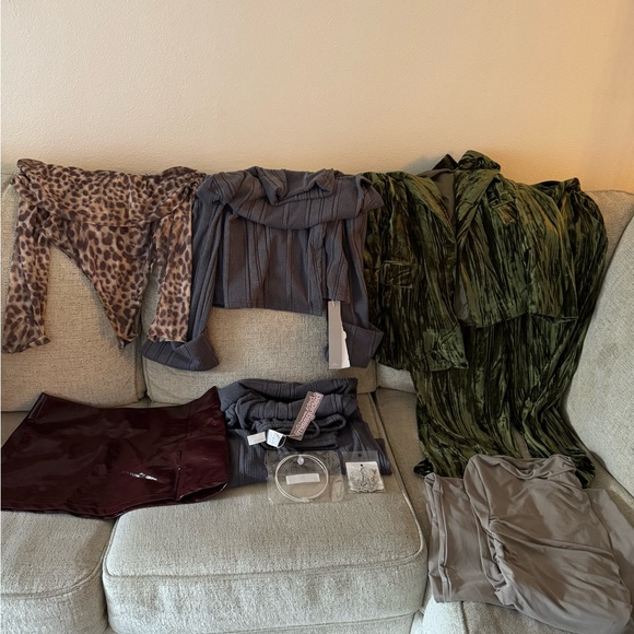 Bundle of New clothes (dresses, pants, shirts) - Picture 11 of 12